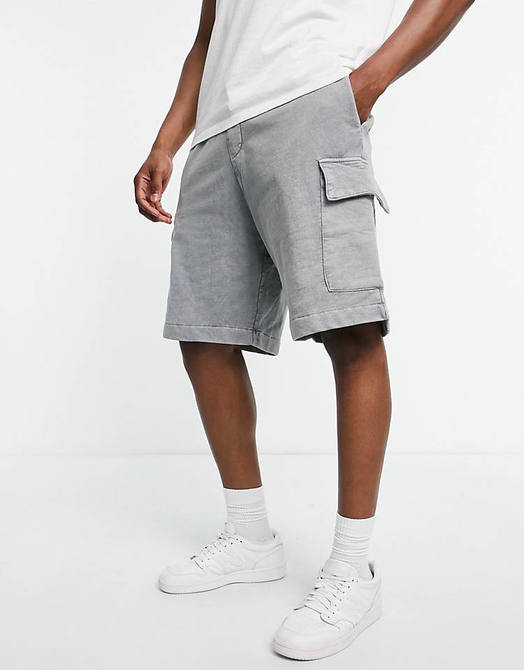 New Look washed cargo shorts in khaki